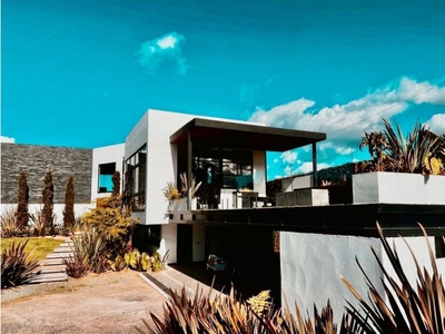 Casa de campo de alto standing de 4 dormitorios en venta Envigado, Colombia