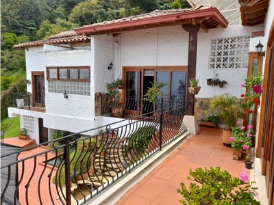 Casa de campo de alto standing de 5 dormitorios en venta Envigado, Colombia