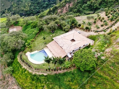 Cortijo de alto standing de 140800 m2 en venta Hispania, Departamento de Antioquia