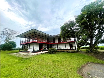 Cortijo de alto standing de 256000 m2 en venta Santa Rosa de Cabal, Colombia