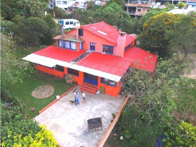 Casa de campo de alto standing de 4 dormitorios en venta La Calera, Colombia