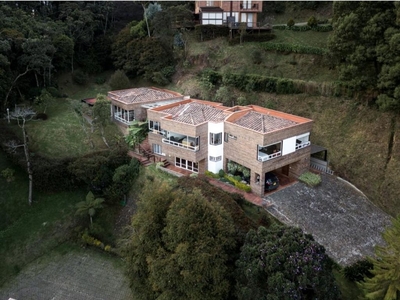 Vivienda de alto standing de 1106 m2 en venta Envigado, Colombia