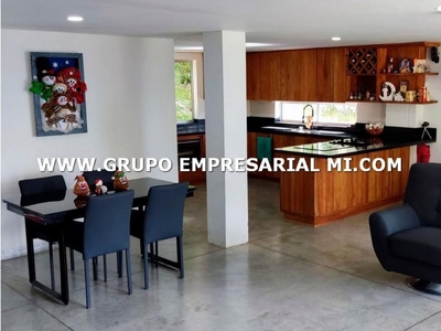 Vivienda de alto standing de 3483 m2 en venta Envigado, Colombia