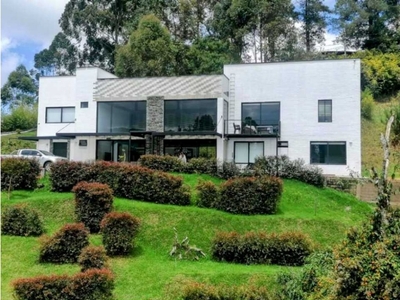 Vivienda de alto standing de 4000 m2 en venta Envigado, Colombia