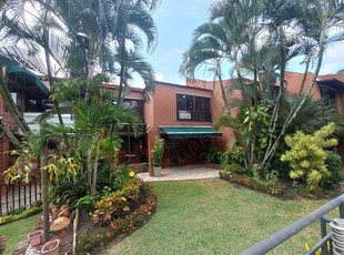 CASA DOS PISOS EN CONDOMINIO EXCLUSIVO, INGENIO, SUR, CALI, VALLE DEL CAUCA, EXCELENTES ESPACIOS AMPLIA ILUMINADA FRESCA