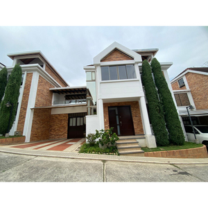 Casa En Arriendo/venta En Bucaramanga Lagos Del Cacique. Cod 111907