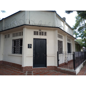 Se Vende Hermosa Casa Esquinera De 176 Mt2 En El Barrio Calixto De Neiva, De Un Solo Piso, Perfecta Para Uso Residencial O Comercial