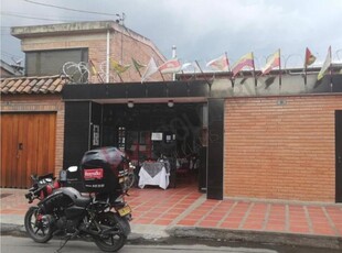 Casa en venta, Uso Residencial y Comercial ,Barrio la Esmeralda.