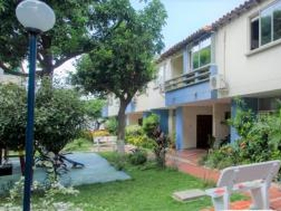 Casa de 2 Pisos en Conjunto Residencial en El Rodadero, Santa Marta, Colombia