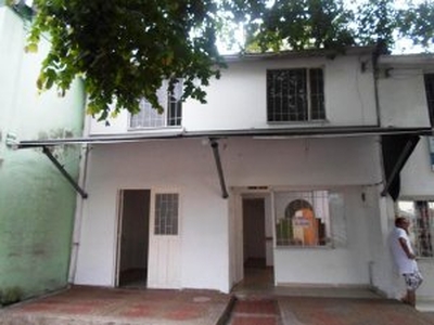 Vendo casa con local en sector comercial de villavicencio meta - Villavicencio