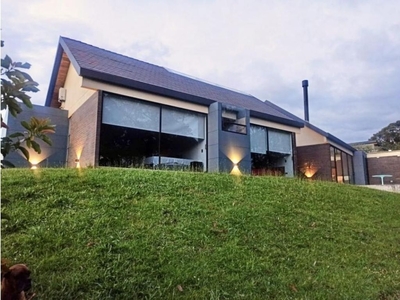 Casa de campo de alto standing de 2536 m2 en venta La Ceja, Colombia