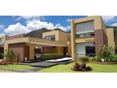 Vivienda de alto standing de 912 m2 en venta Chía, Colombia