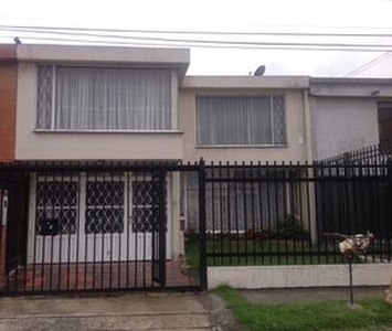 Motivo viaje vendo casa de dos pisos barrio quirinal - Bogotá
