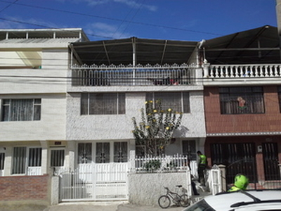 venta casa 3 pisos con 4 apartamentos independientes barrio Leon XIII Soacha - Soacha