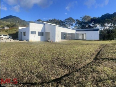 Vivienda de alto standing en venta El Bagre, Departamento de Antioquia