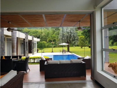 Casa de campo de alto standing de 9 dormitorios en venta Nocaima, Cundinamarca