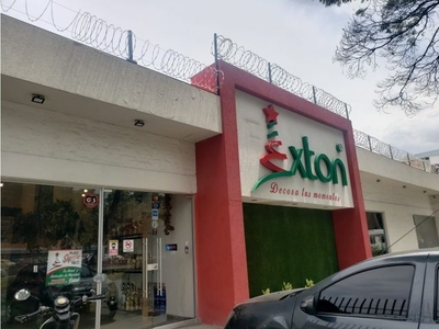 Local comercial en venta en Urbanización La Flora