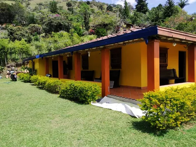 Casa Campestre En Copacabana Antioquia 2.266 Metros 750 Millones