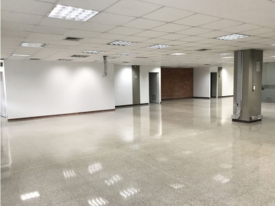 Exclusiva oficina de 1050 mq en alquiler - Medellín, Colombia