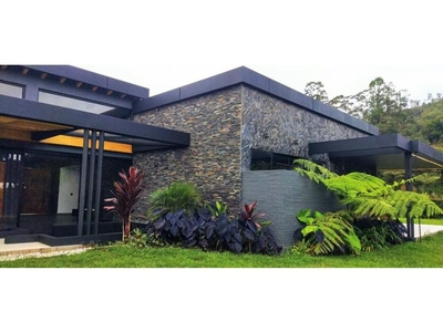 Casa de campo de alto standing de 2500 m2 en venta La Ceja, Departamento de Antioquia