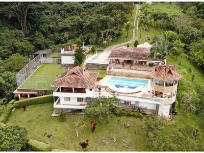 Cortijo de alto standing de 15500 m2 en venta Girardota, Departamento de Antioquia