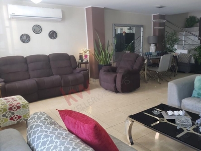 Se-vende-casa-3-niveles-con-6-habitaciones-y-gran-mirador-Barrio-La-Concepción-Barranquilla