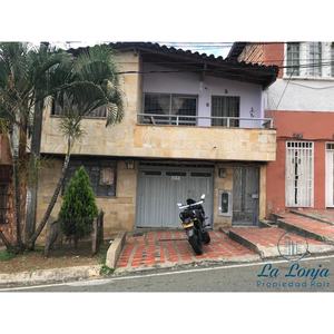 Casa En Venta En Medellín - Manrique