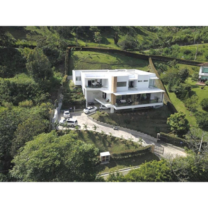 Se Vende Hermosa Casa En Las Palmas Parte Baja En Unidad