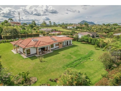 Casa de campo de alto standing de 2500 m2 en venta La Ceja, Departamento de Antioquia
