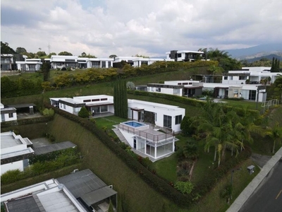 Casa de campo de alto standing de 4 dormitorios en venta Armenia, Colombia