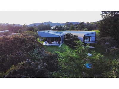 Casa de campo de alto standing de 4 dormitorios en venta La Ceja, Colombia