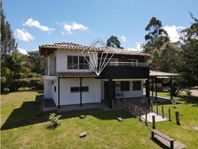 Casa de campo de alto standing de 2312 m2 en venta Carmen de Viboral, Departamento de Antioquia