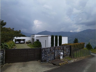 Casa de campo de alto standing de 3 dormitorios en venta Bello, Departamento de Antioquia