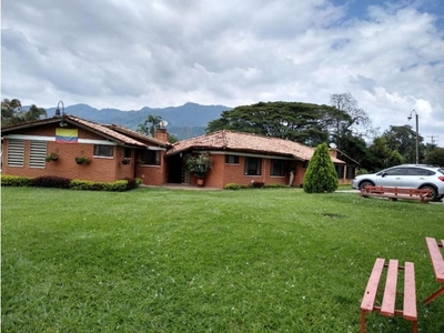 Casa de campo de alto standing de 7 dormitorios en venta Pereira, Colombia