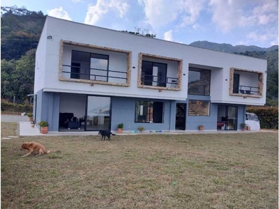 Cortijo de alto standing de 2200 m2 en venta Bello, Departamento de Antioquia