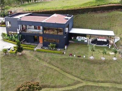 Cortijo de alto standing de 4140 m2 en venta San Vicente, Colombia