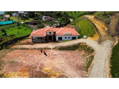 Casa de campo de alto standing de 3390 m2 en venta Carmen de Viboral, Departamento de Antioquia