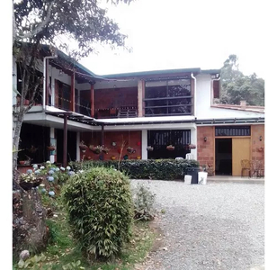 Casa Campestre En Arriendo- Santa Elena Vereda El Plan