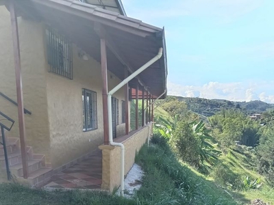 Casa en arriendo en Peñol