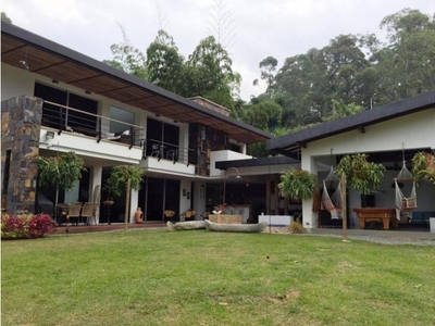 Vivienda de alto standing de 2550 m2 en venta Envigado, Colombia