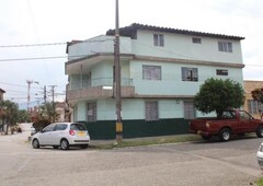 Venta de esquina con 3 casas en Aranjuez San Cayetano