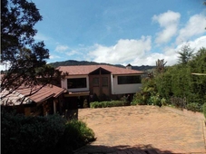 Casa de campo de alto standing de 4 dormitorios en venta La Calera, Cundinamarca