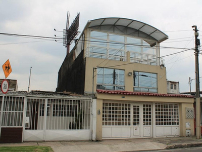 Casa En Venta En Bogotá Santa Maria Del Lago. Cod 239