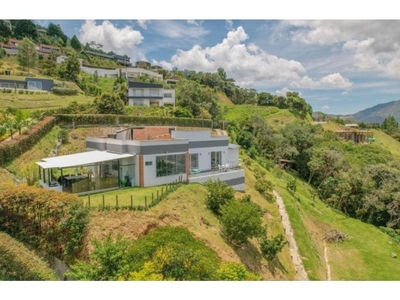 Casa de campo de alto standing de 4 dormitorios en venta Bello, Colombia