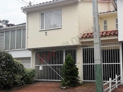 Venta Casa Rincón de Santa Paula - Residencial - Tres habitaciones - Dos pisos - Area 216 m2