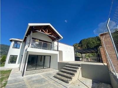 Casa de campo de alto standing de 1600 m2 en alquiler Envigado, Departamento de Antioquia