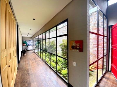 Vivienda de alto standing de 2750 m2 en venta Envigado, Colombia
