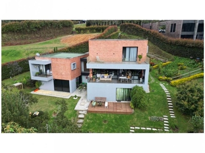 Casa de campo de alto standing de 3 dormitorios en venta Envigado, Departamento de Antioquia