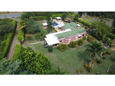 Casa de campo de alto standing de 8500 m2 en venta Barbosa, Departamento de Antioquia