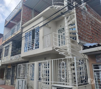 VENDO EXCELENTE CASA BIPLANTAS, 4 RENTAS SAN LUIS -CALI